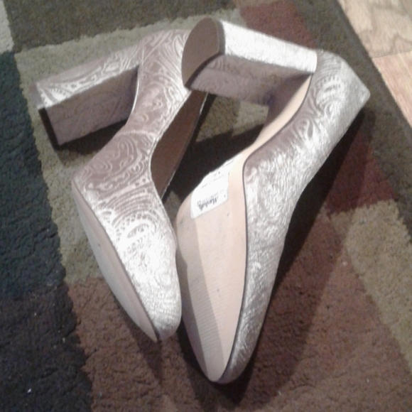 Heel - Picture 2 of 3